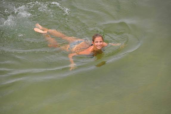 Banho refrescante na Lagoa Verde, região de Atins, nos Lençóis Maranhenses - MA